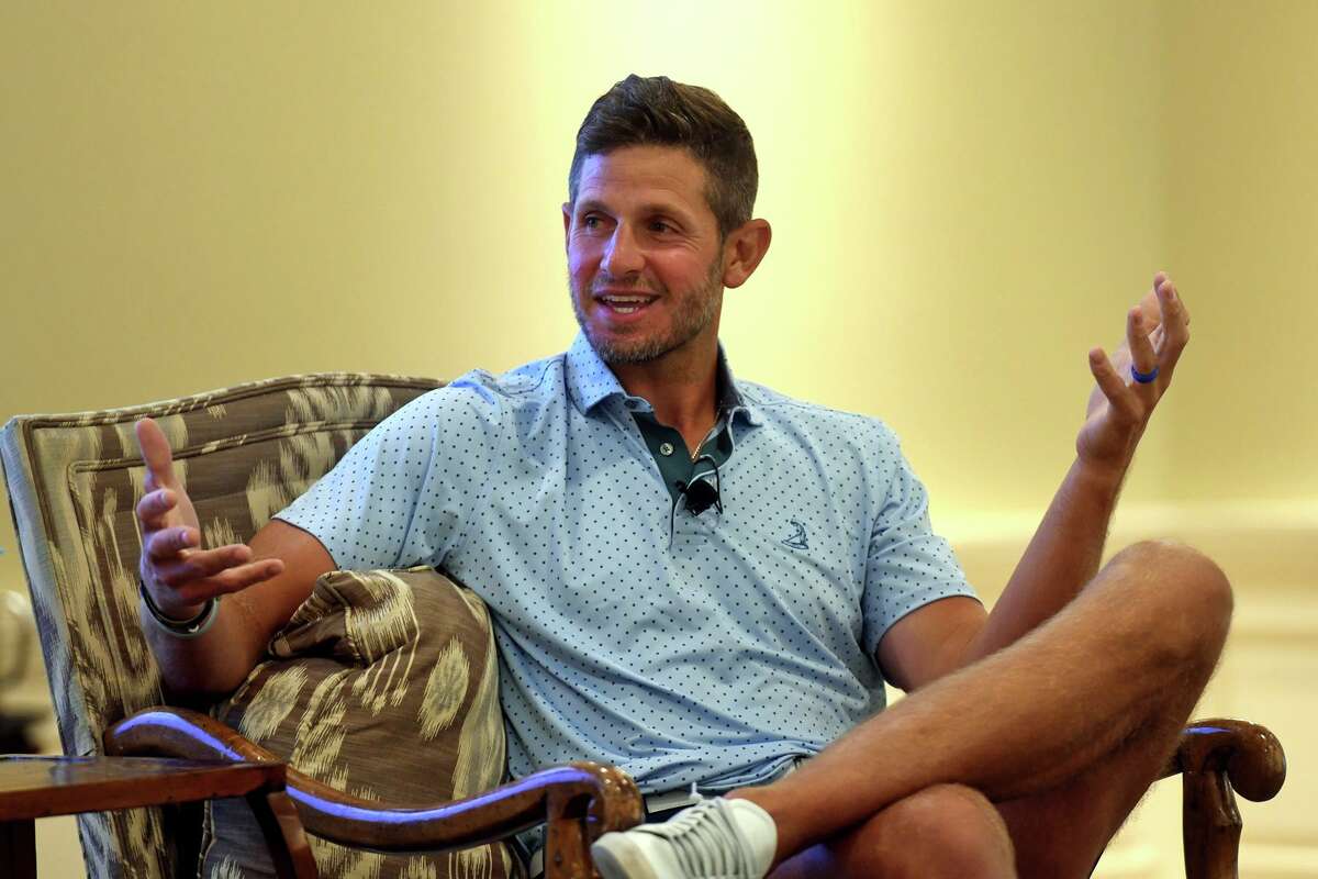 Former UConn star Dan Orlovsky weighs future after 12 NFL seasons