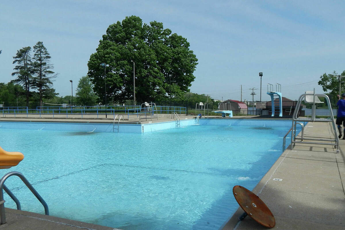 Jacksonville aldermen have approved adding $680,000 to $820,000 already provided for renovation of the Nichols Park Pool.