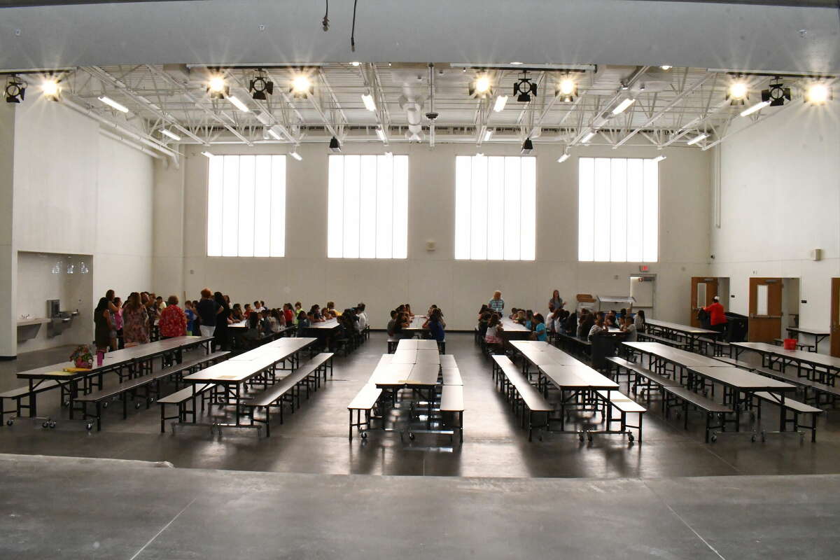 Walking through the main concourse of the school, the cafeteria space can be seen including a vast amount of space for the children during lunchtime. 