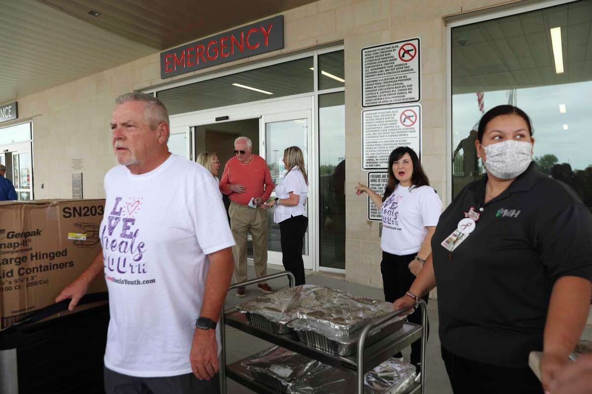 Conroe nonprofit Love Heals Youth delivers therapy tools, 650 meals to