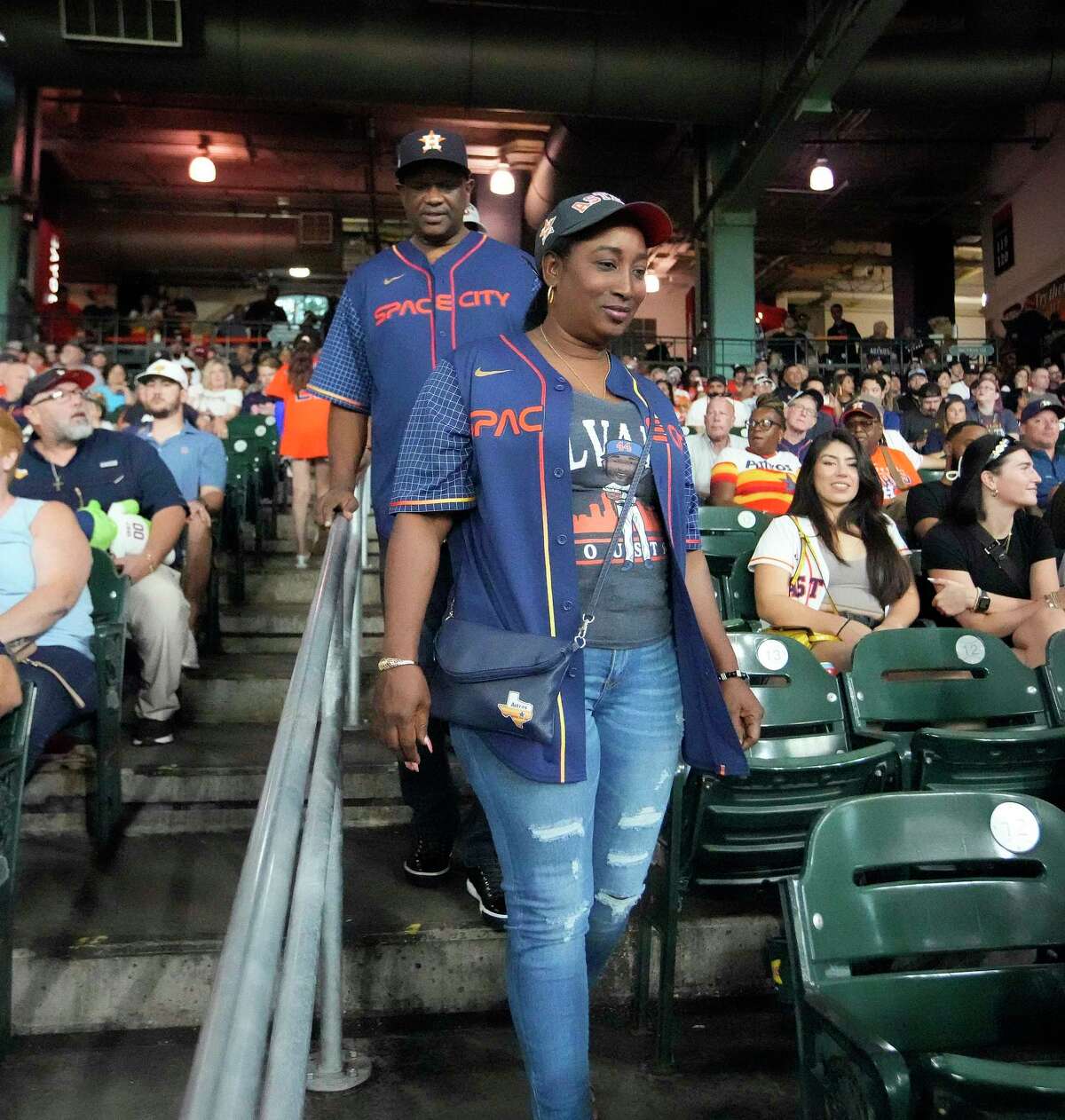 Yordan Alvarez's parents watch son play in MLB for 1st time