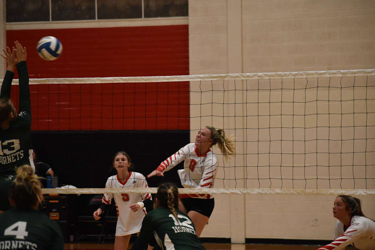 Reed City volleyball has strong night with 30 win over Central Montcalm