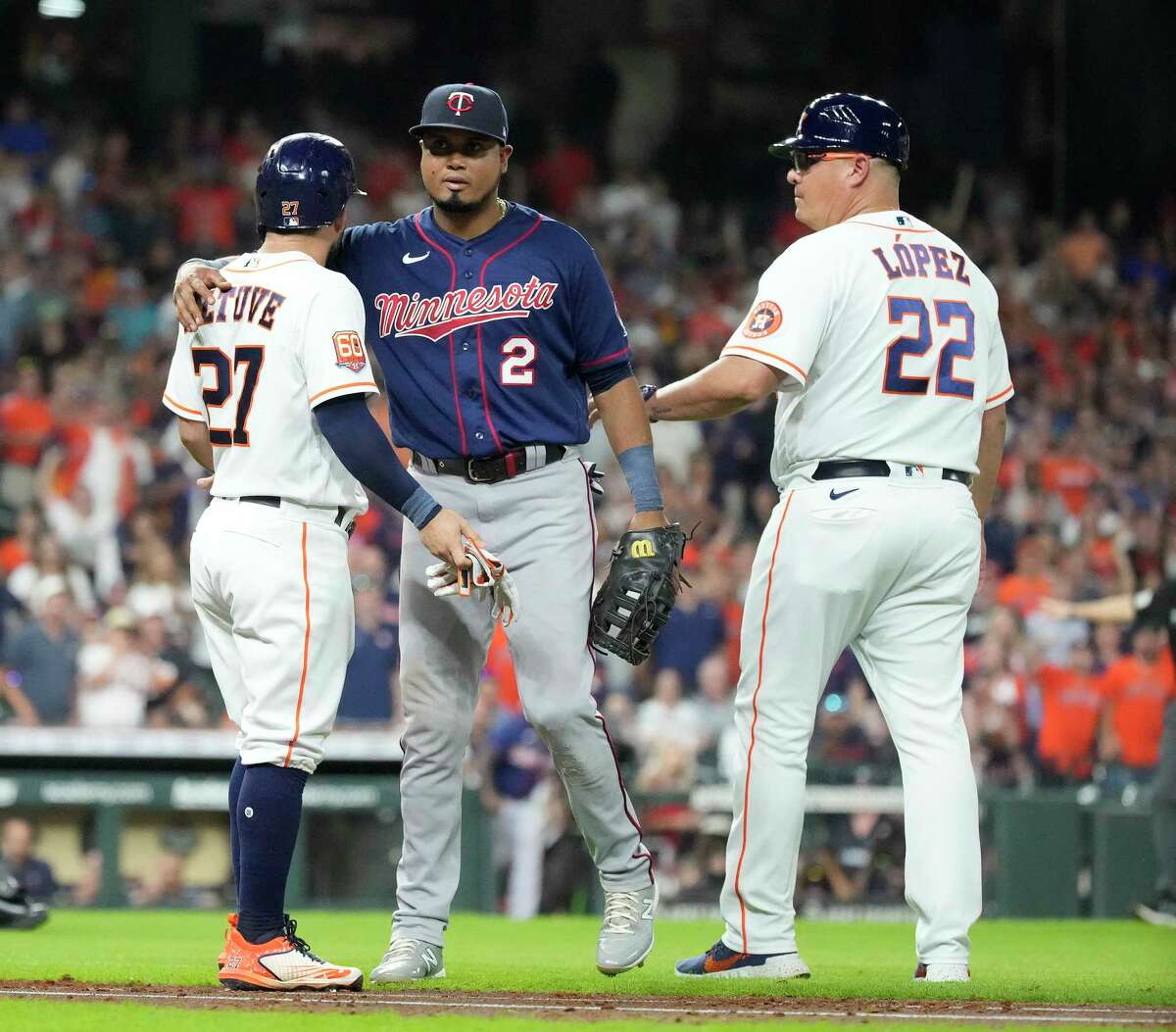 Altuve nearly triples but trips on his helmet 