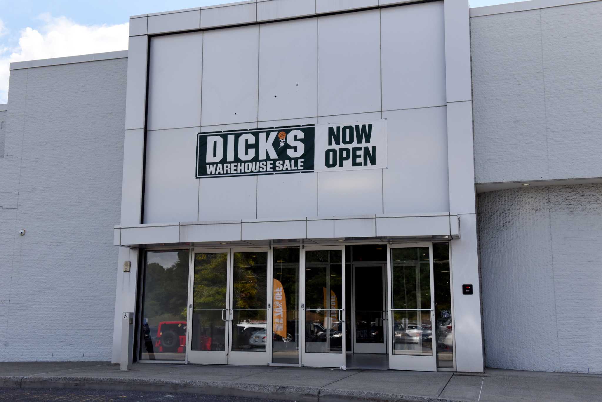 Dicks Sporting Goods Opens Warehouse Sale Store In Crossgates