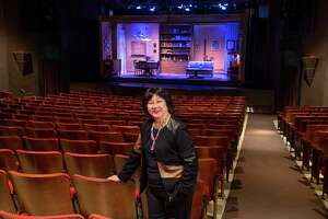 戴比·秦(Debbie Chinn)作为新任执行董事为TheatreWorks带来了社区参与的愿景