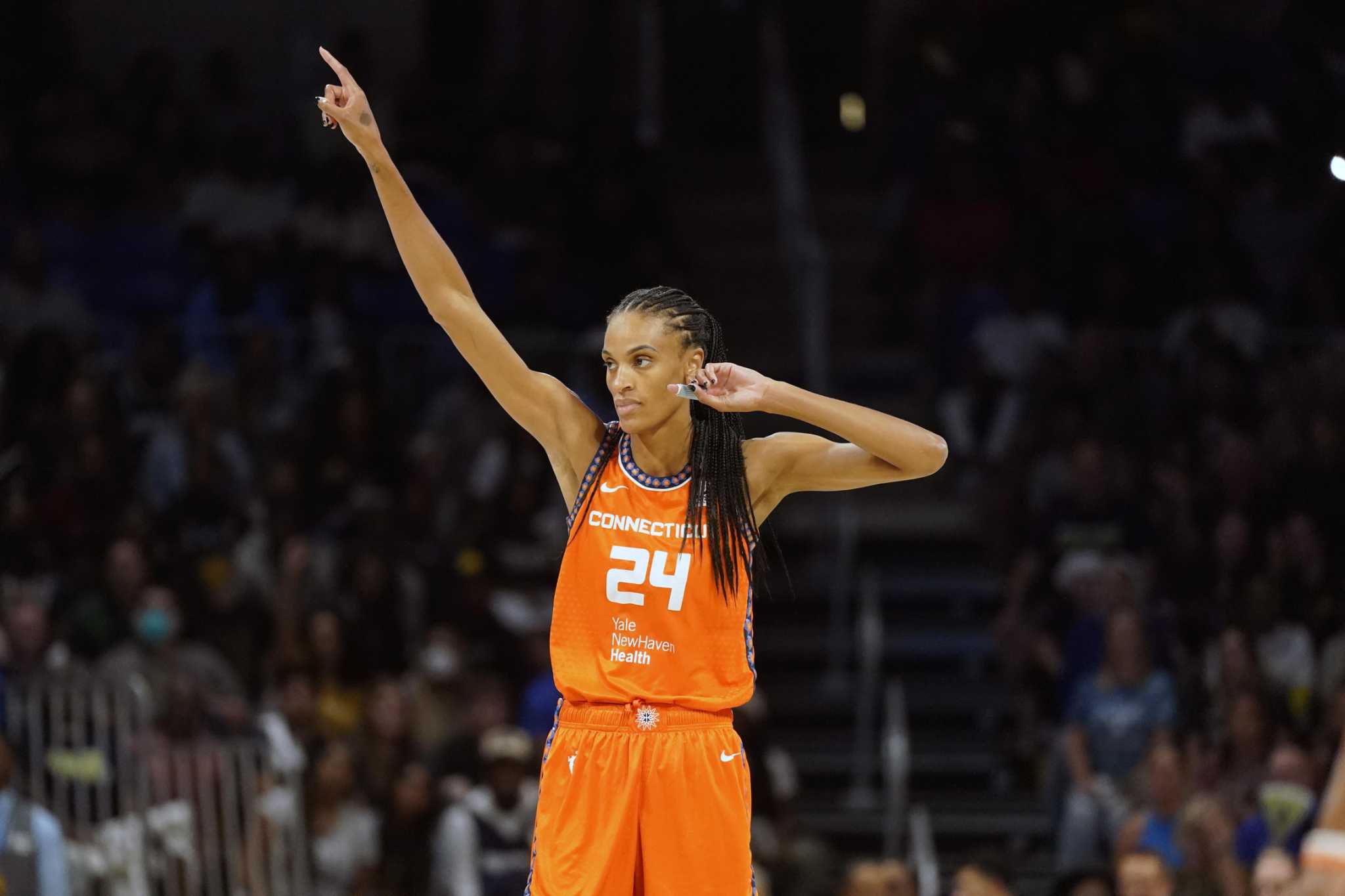 Connecticut Sun stars DeWanna Bonner and Alyssa Thomas announce