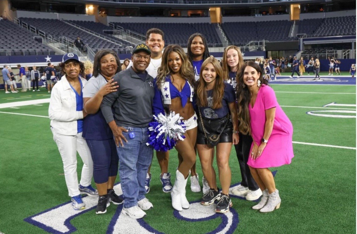 Who are the Dallas Cowboys cheerleaders?