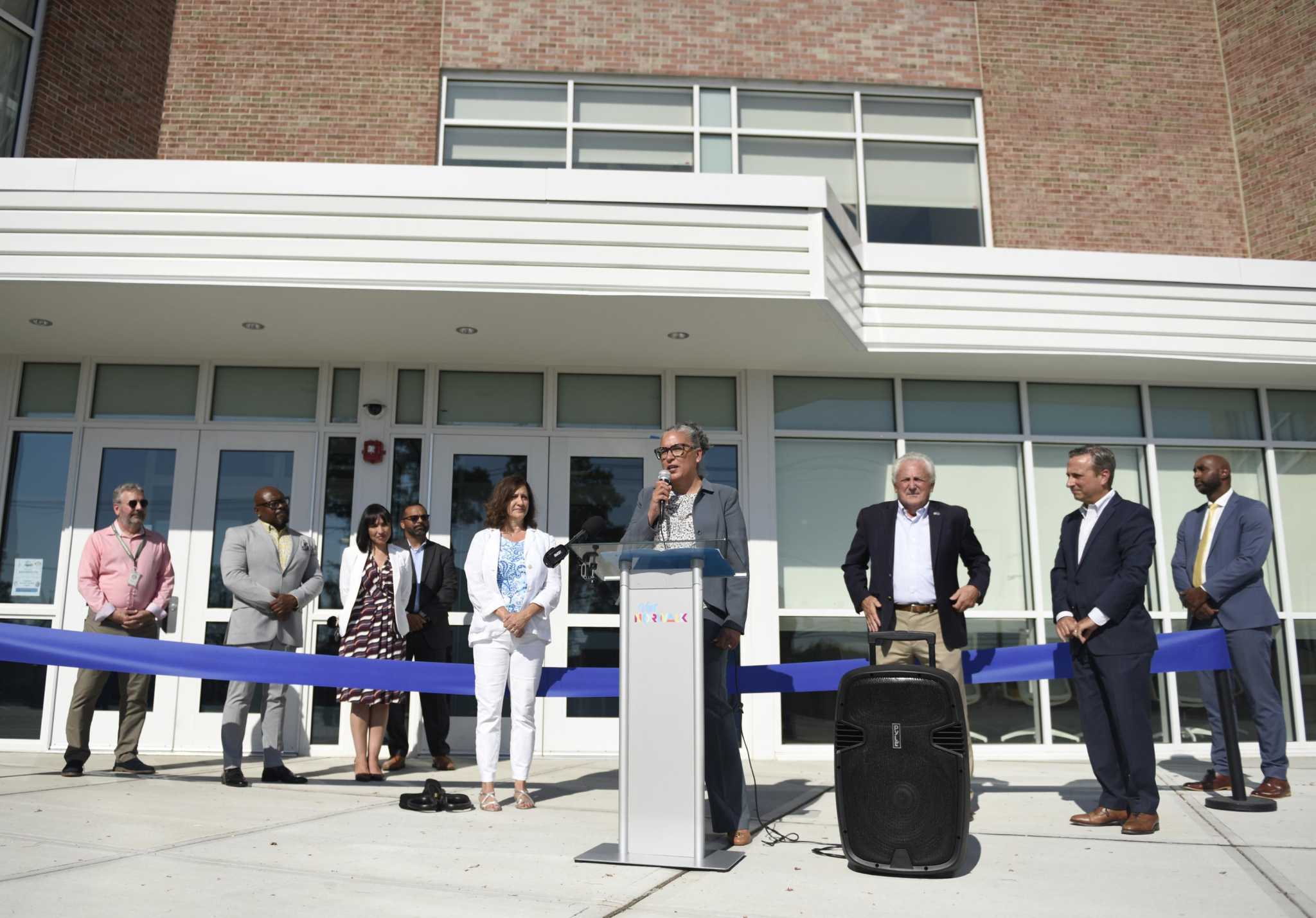 Take a look inside Norwalk’s refurbishedasnew elementary school