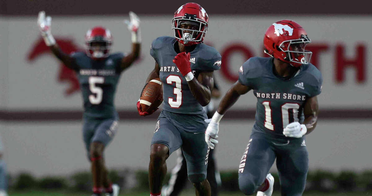 North Shore defensive back Evan Jackson (3) returns a punt for a 84-yard touchdown during the second quarter of a non-district high school football game at Galena Park ISD Stadium, Thursday, Aug. 25, 2022, in Houston.