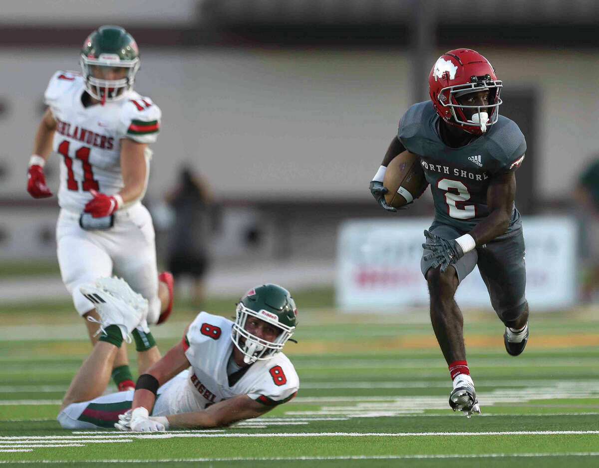 North Shore Mustangs rout The Woodlands Highlanders