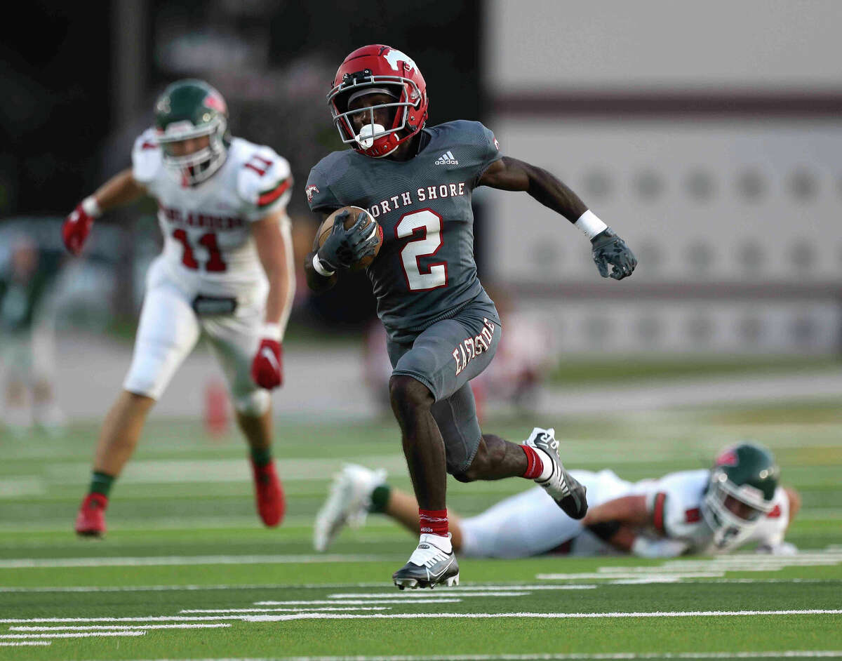 North Shore Mustangs rout The Woodlands Highlanders