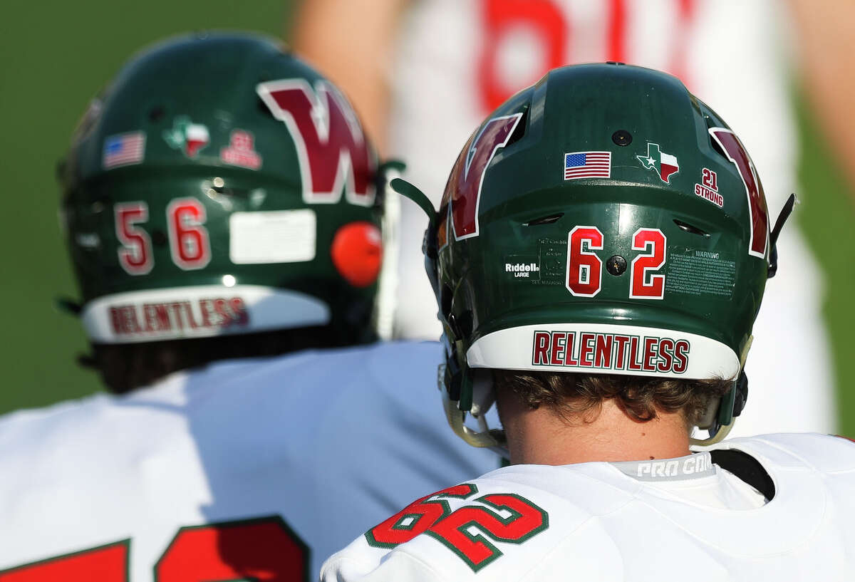 North Shore Mustangs rout The Woodlands Highlanders