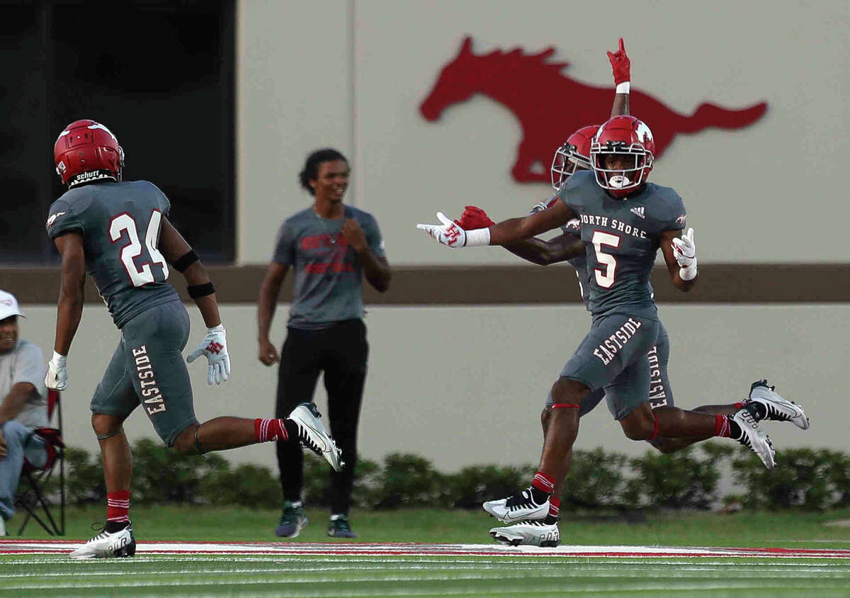 North Shore's Jacoby Davis (5) returned an interception for a touchdown as part of a dominant defensive showing in Thursday's season-opening win over The Woodlands.