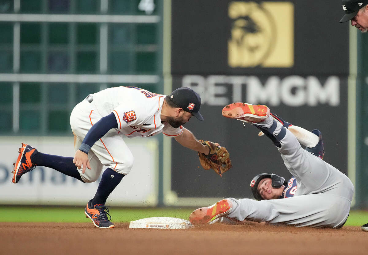 Houston Astros Sweep Minnesota Twins Behind Mancini, Vázquez