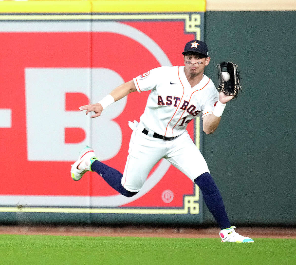 Mauricio Dubon Preview, Player Props: Astros vs. Twins - ALDS Game 3