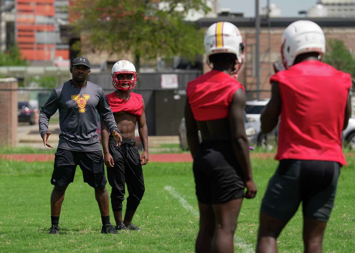 High school football Yates starts new era under Rafael Thomas vs. old foe