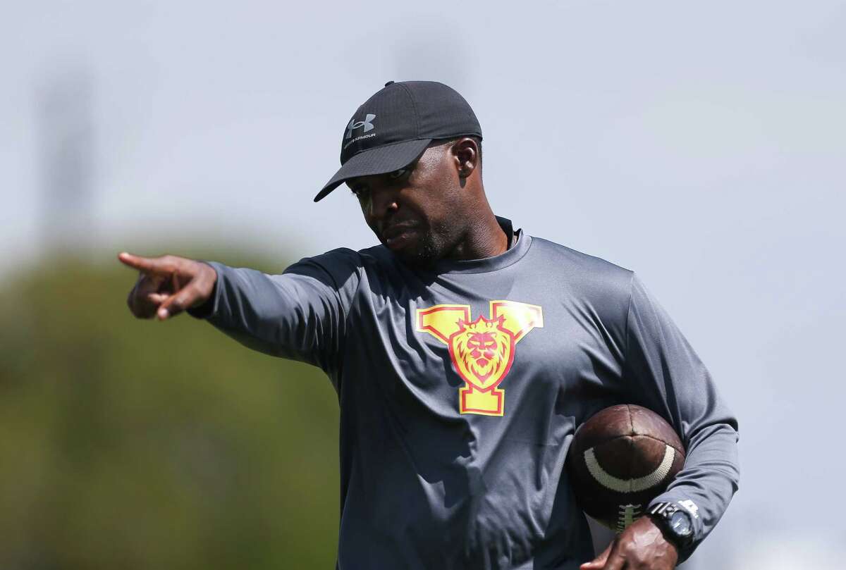 High school football Yates starts new era under Rafael Thomas vs. old foe