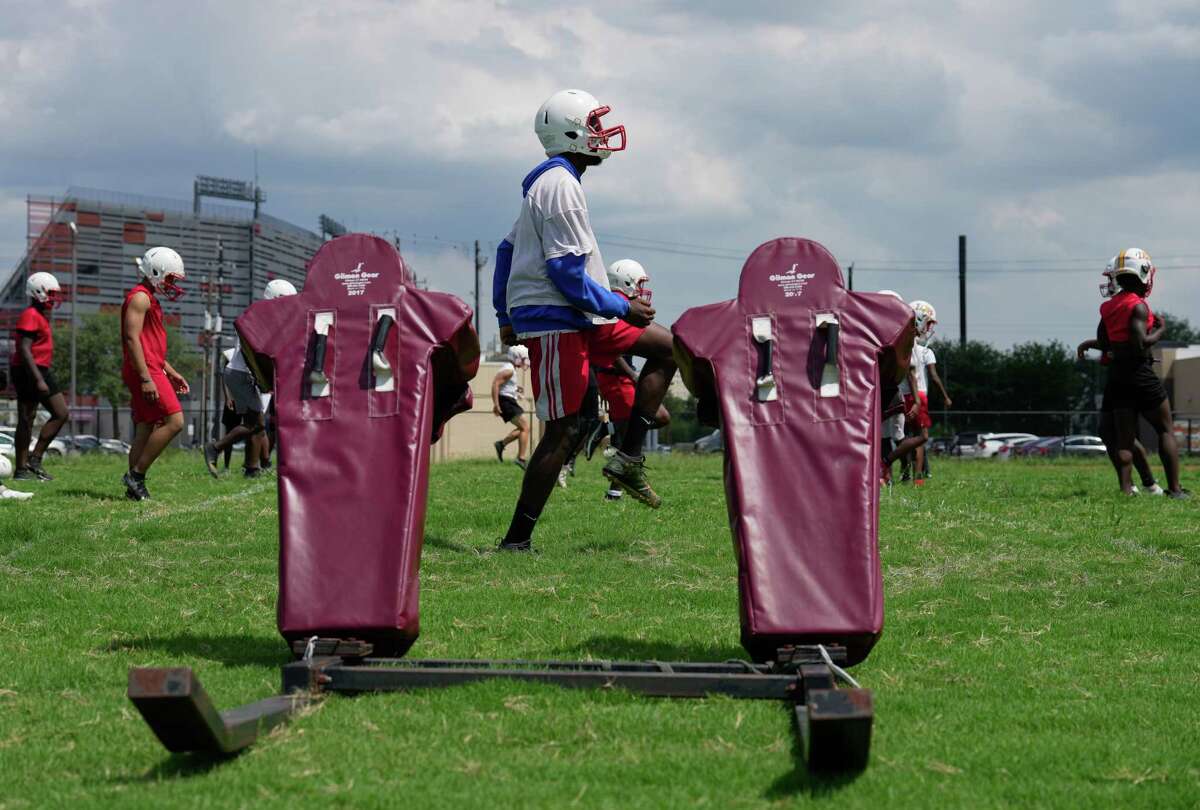 High school football Yates starts new era under Rafael Thomas vs. old foe