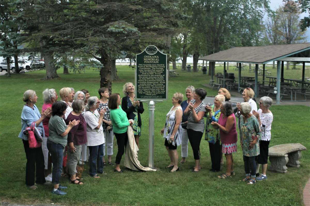 Onekama fountain receives Michigan historical marker