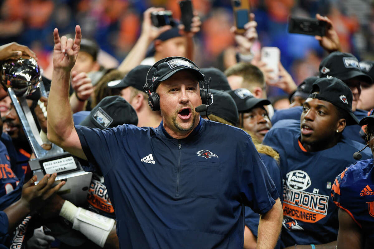 UTSA Roadrunners head coach Jeff Traylor celebrates after winning the football game between the Western Kentucky Hilltoppers and UTSA Roadrunners at the Alamodome on December 3, 2021 in San Antonio, Texas.