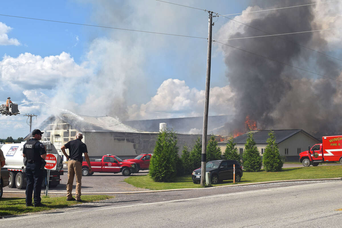 The fire caused road blockage and responders from multiple fire agencies. 