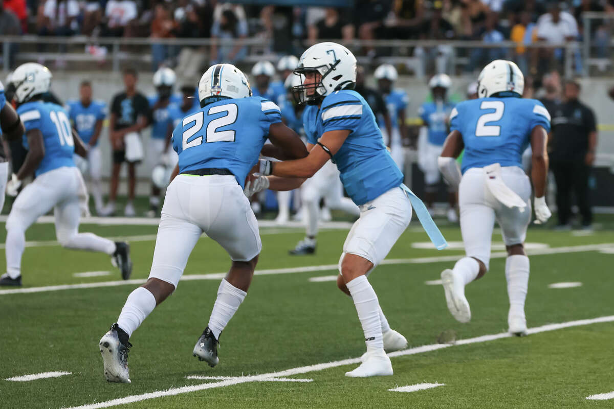 Shadow Creek Sharks top Manvel Mavericks in Alvin ISD showdown