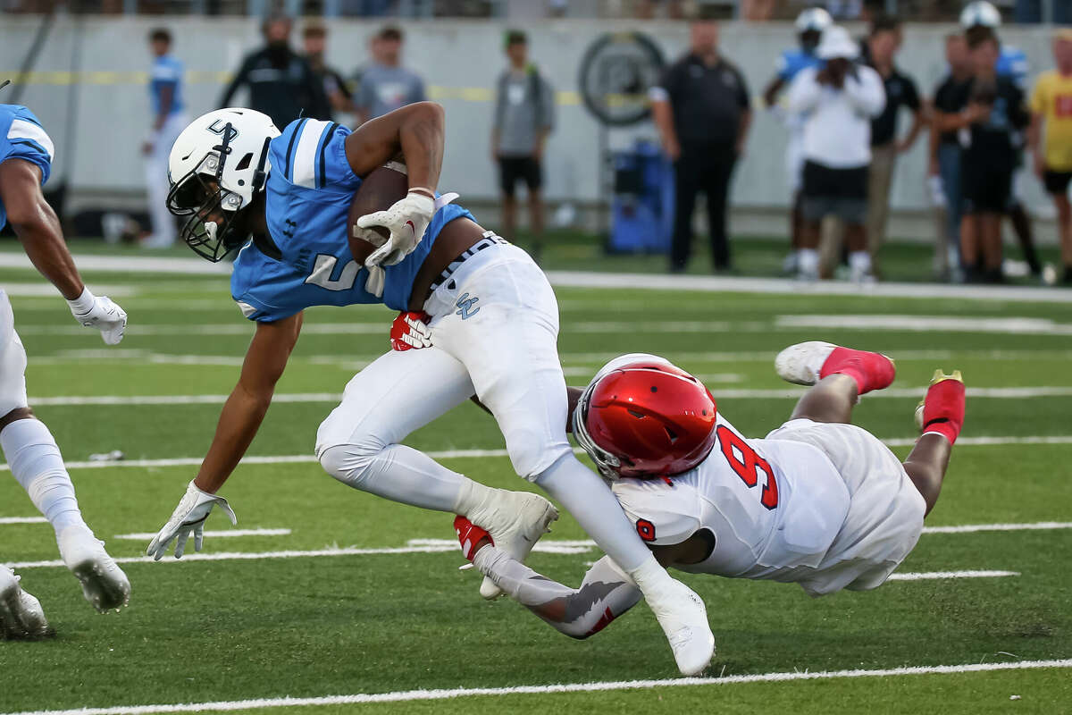 Shadow Creek Sharks top Manvel Mavericks in Alvin ISD showdown