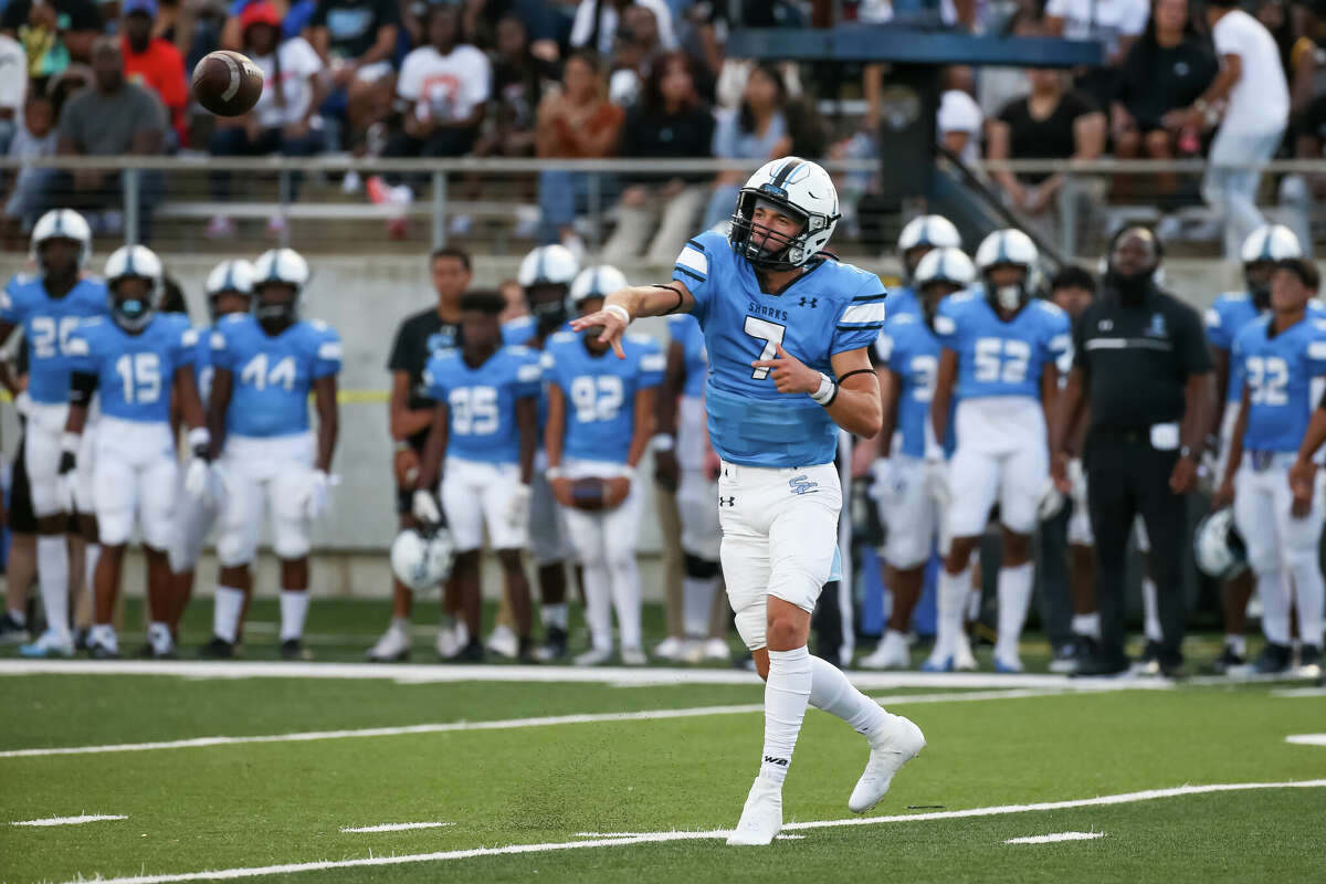 Shadow Creek Sharks top Manvel Mavericks in Alvin ISD showdown
