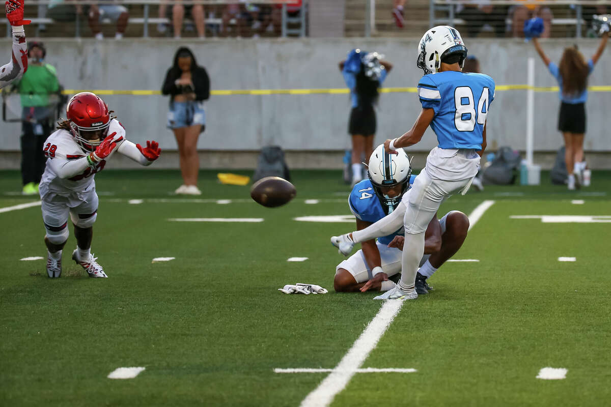 Shadow Creek Sharks top Manvel Mavericks in Alvin ISD showdown