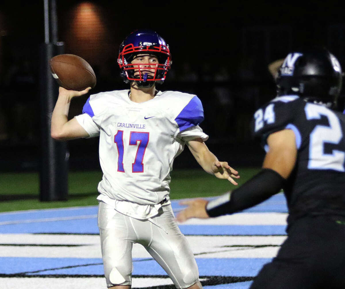 Carlinville's Rex Reels (17) completed eight of 19 passes for 106 yards, a touchdown and two interceptions in his team's loss to Vanndalia Friday night.