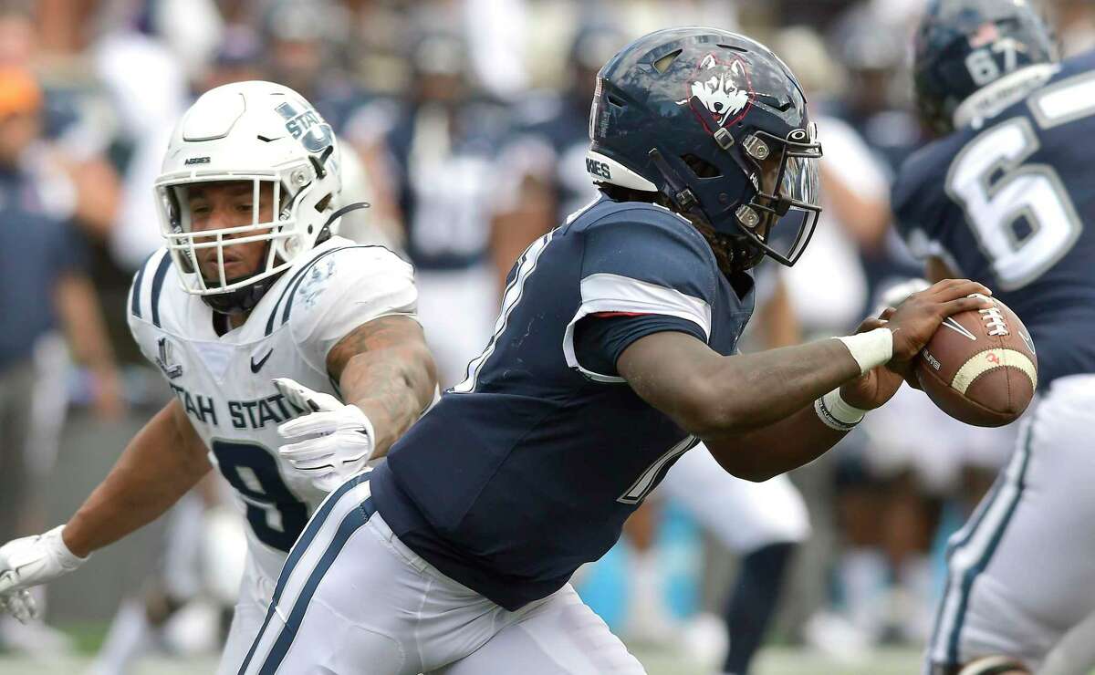 UConn football quarterback freshman Zion Turner heads home