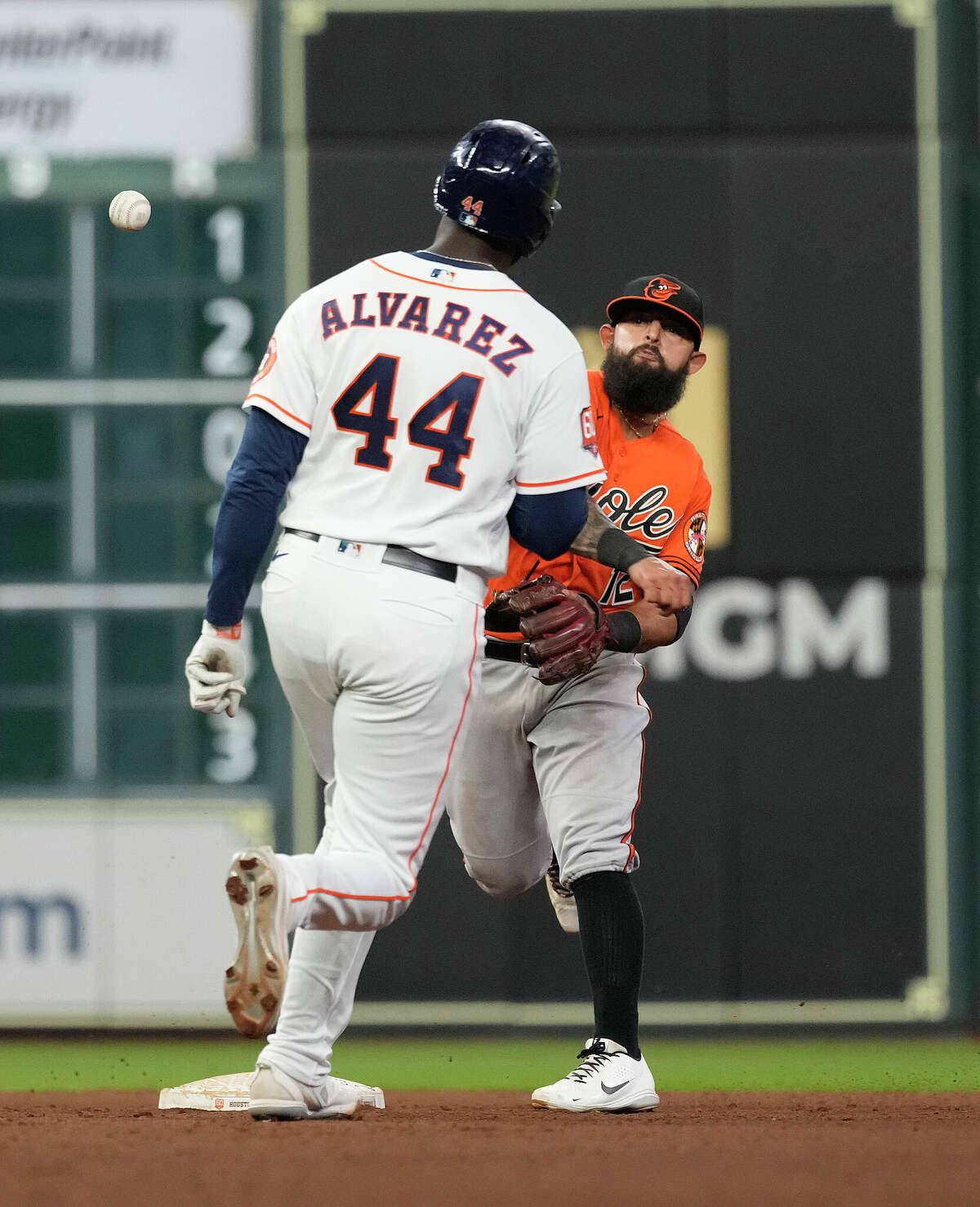 Astros' Yordan Alvarez has sore hand, won't take BP for a few days