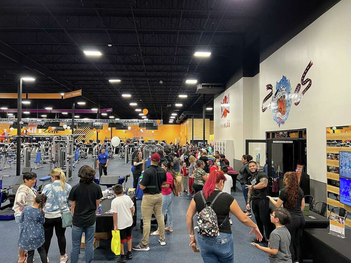 Crunch Fitness opens its doors in Laredo