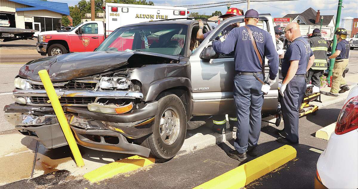 Two hurt in Alton crash Monday