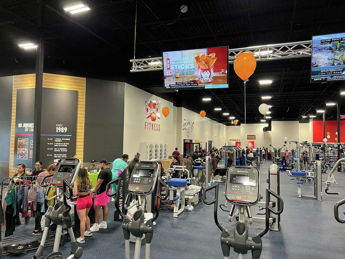 Lo último en aparatos de ejercicio es lo que ofrece Crunch Fitness Laredo a sus miembros.