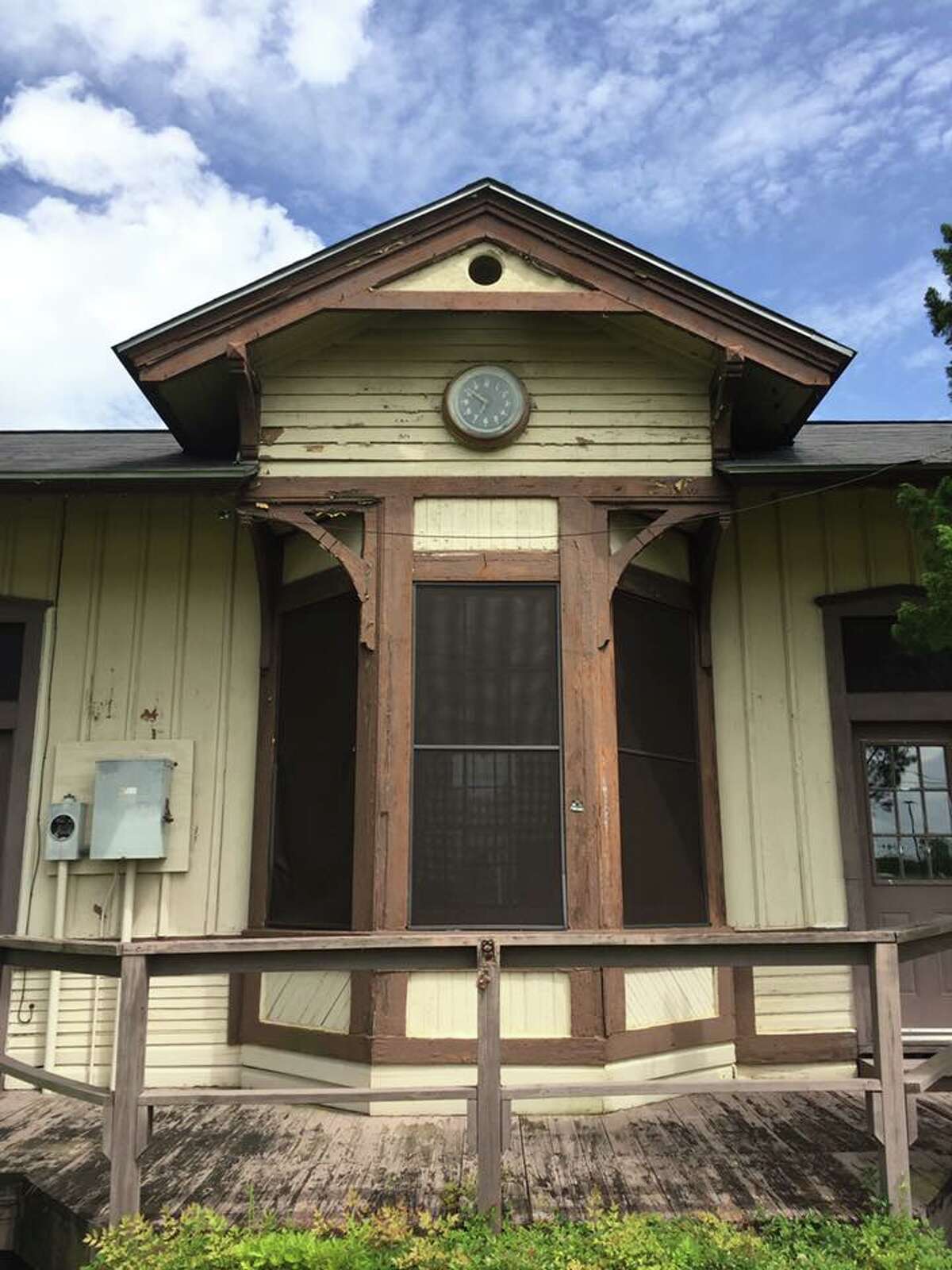 The depot, now at 3501 Liberty Drive, is Pearland's oldest structure. It was built  between 1896 and 1900 by the Southern Homestead Co., and later taken over by the Santa Fe Railroad.