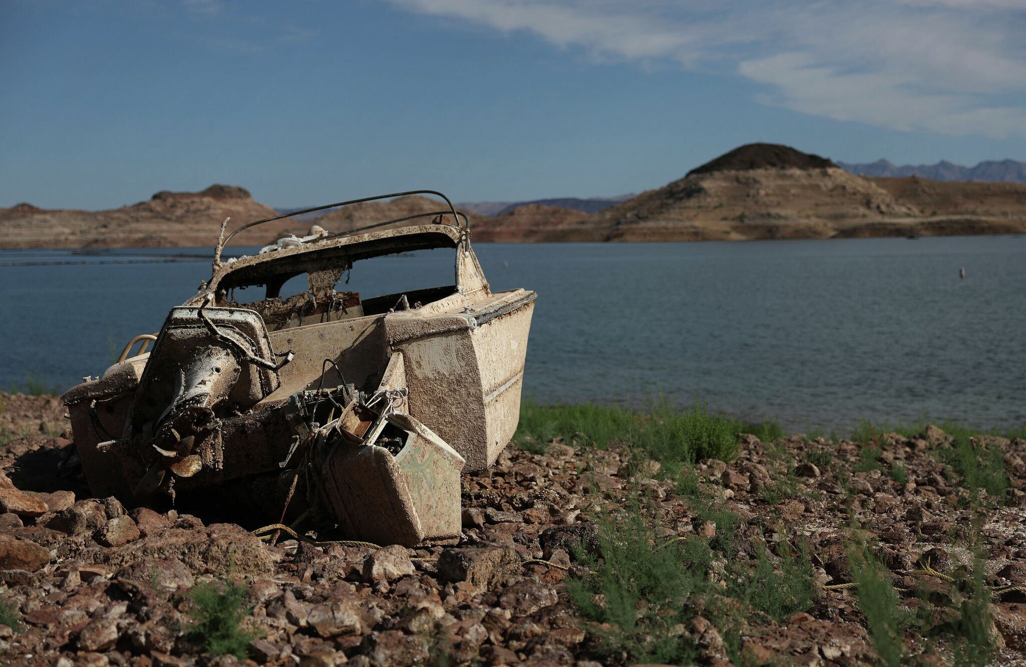 Drought discoveries: Bodies, Nazi ships, dino tracks top online search - Vimarsana News
