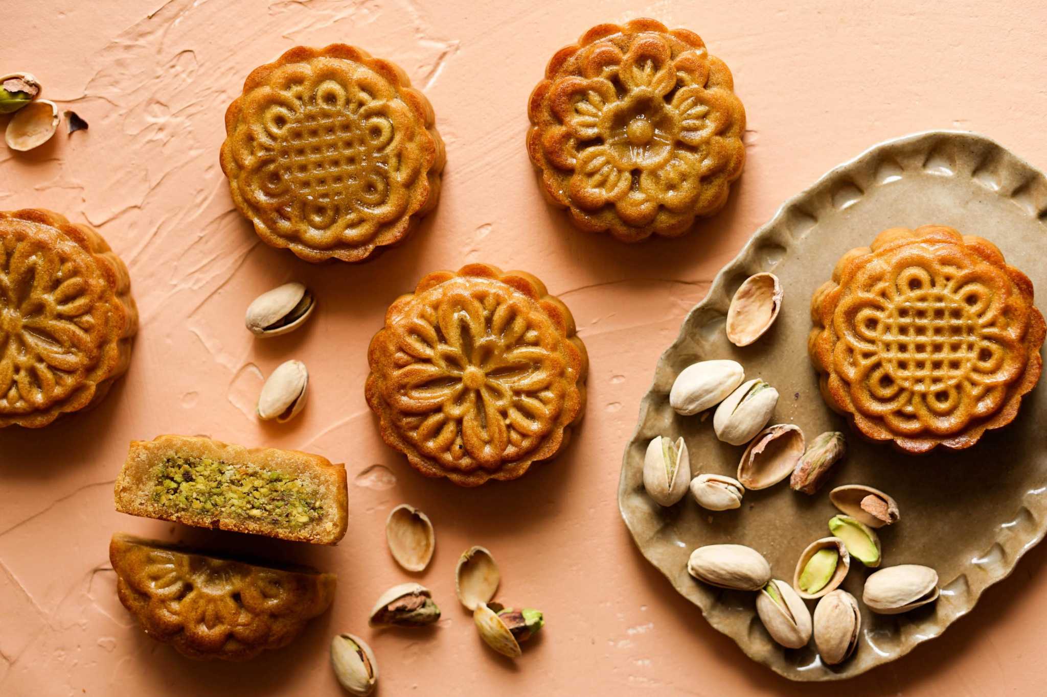 Make these modern pistachio mooncakes for this year's Moon Festival - Vimarsana News
