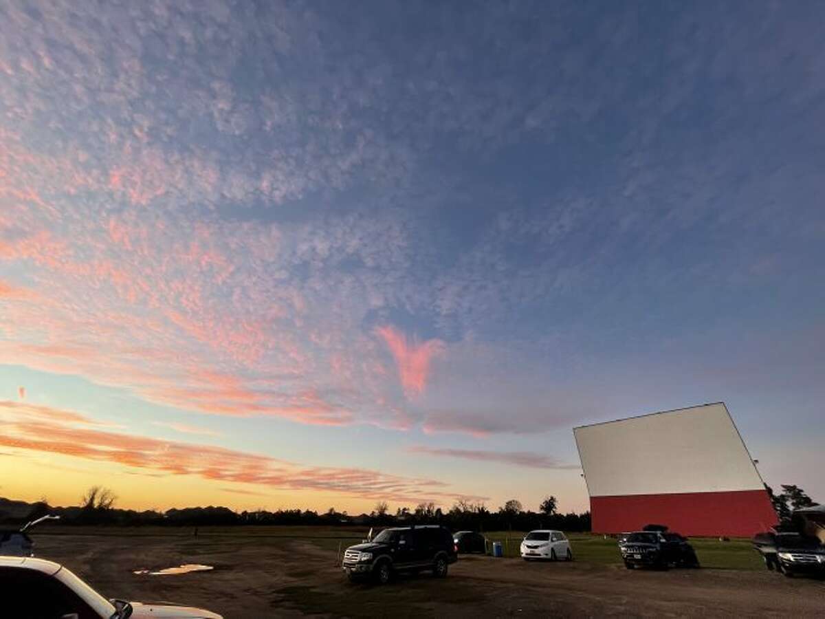 drive-in-movie-theaters-in-houston-an-american-tradition