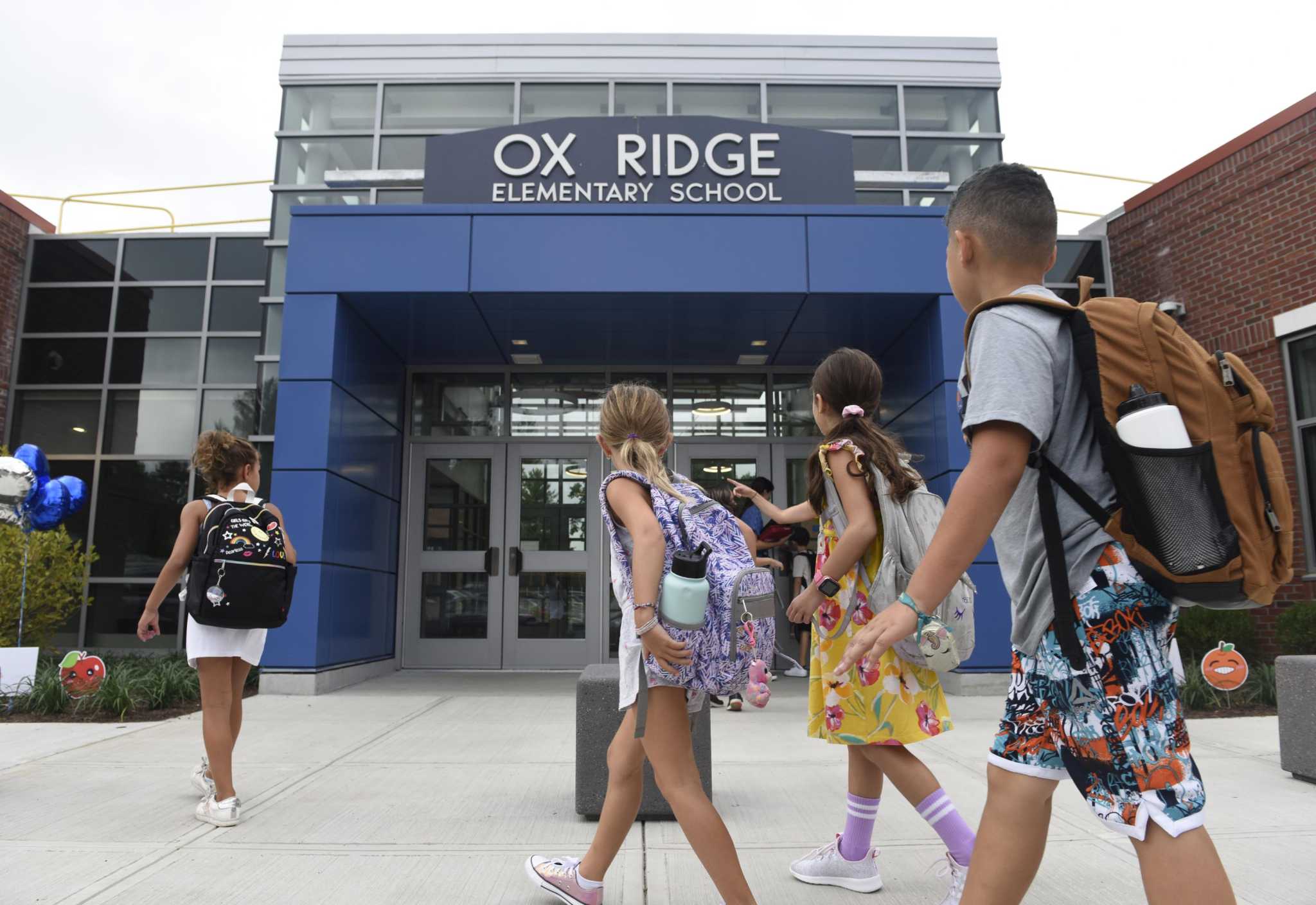 Darien students start new school year at newly built Ox Ridge Elementary School - Vimarsana News