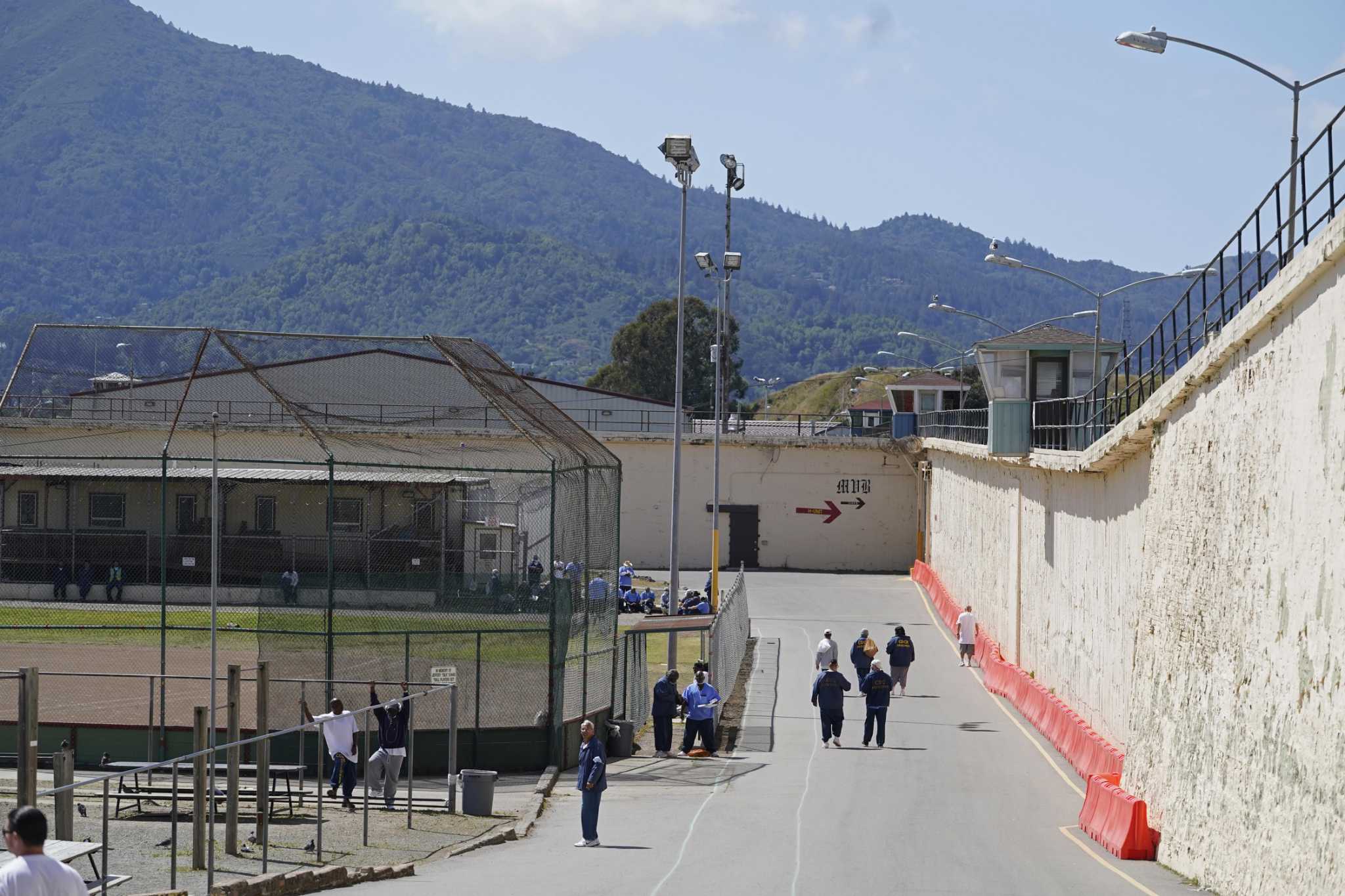 Former San Quentin guard pleads guilty to smuggling cell phones to Death Row inmate