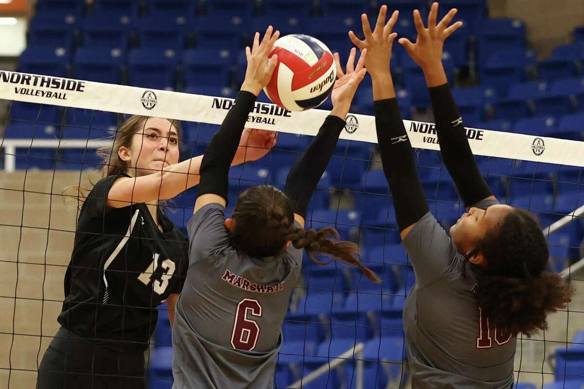 Clark volleyball regains confidence after sweep over Marshall