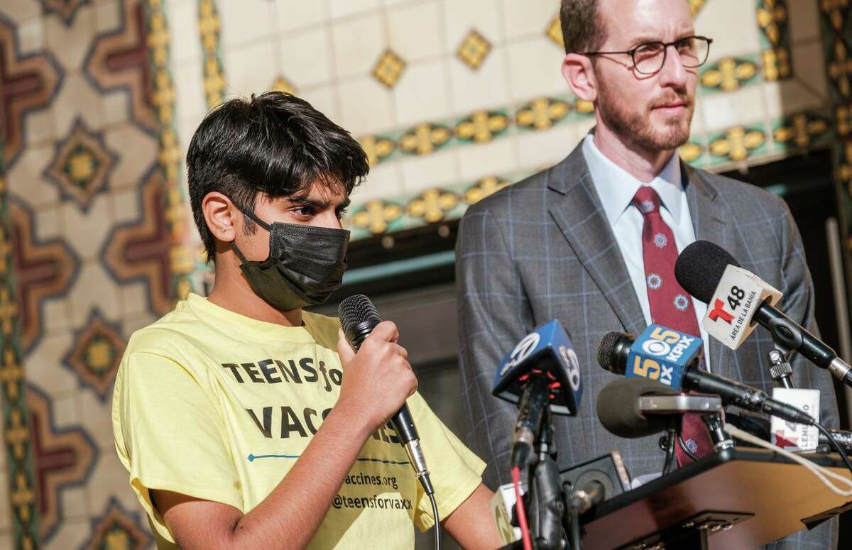 奥林是一名九年级学生，也是青少年疫苗组织的创始人，于2022年1月21日在旧金山埃弗雷特中学的新闻发布会上发言。州参议员斯科特·维纳周三宣布，他正在推动立法，允许年轻人在没有父母许可的情况下接种疫苗。