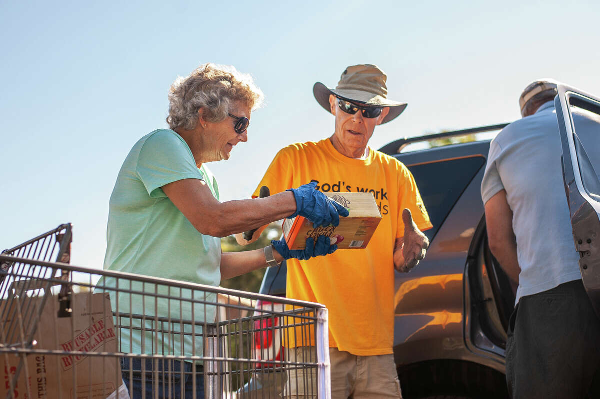 PHOTOS Passing on food at Midland mobile food pantry