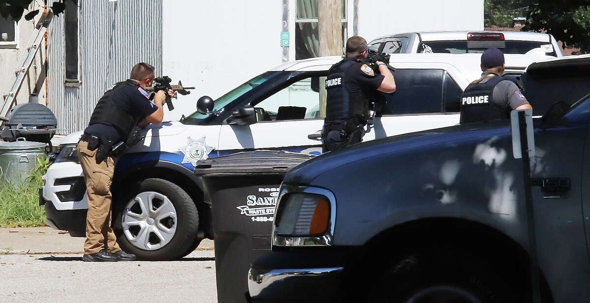 One shot in Bethalto, suspect arrested after standoff