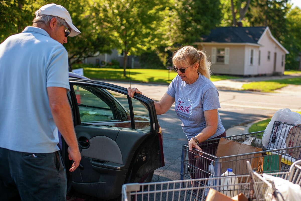 PHOTOS: Passing on food at Midland mobile food pantry