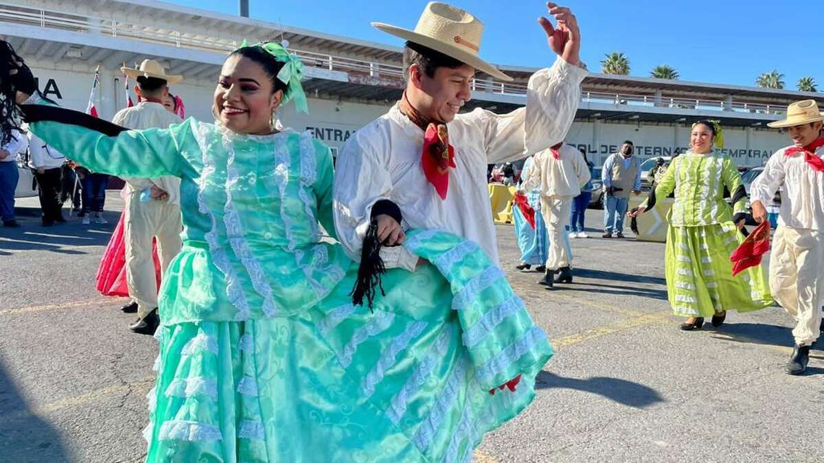 Con el fin de celebrar el mes patrio, todos los sábados de septiembre, grupos folclóricos de Nuevo Laredo, México, estarán realizando presentaciones en el Centro Paseo Reforma de 4 a 5 p.m.