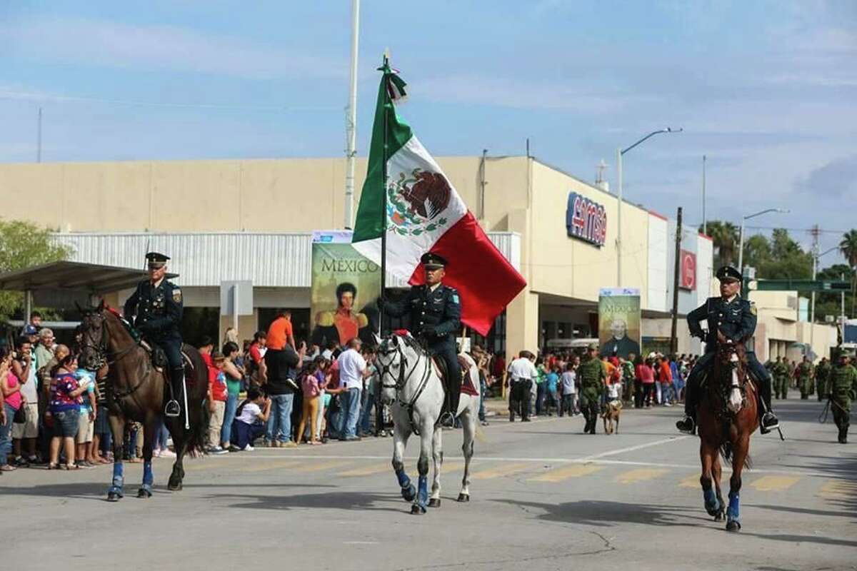 Después de dos años de no celebrar el tradicional Desfile de la Independencia, el gobierno municipal de Nuevo Laredo ha decidio realizarlo el 16 de septiembre desde las 9 a.m., el cual recorrerá las céntricas calles de la Ciudad Hermana.