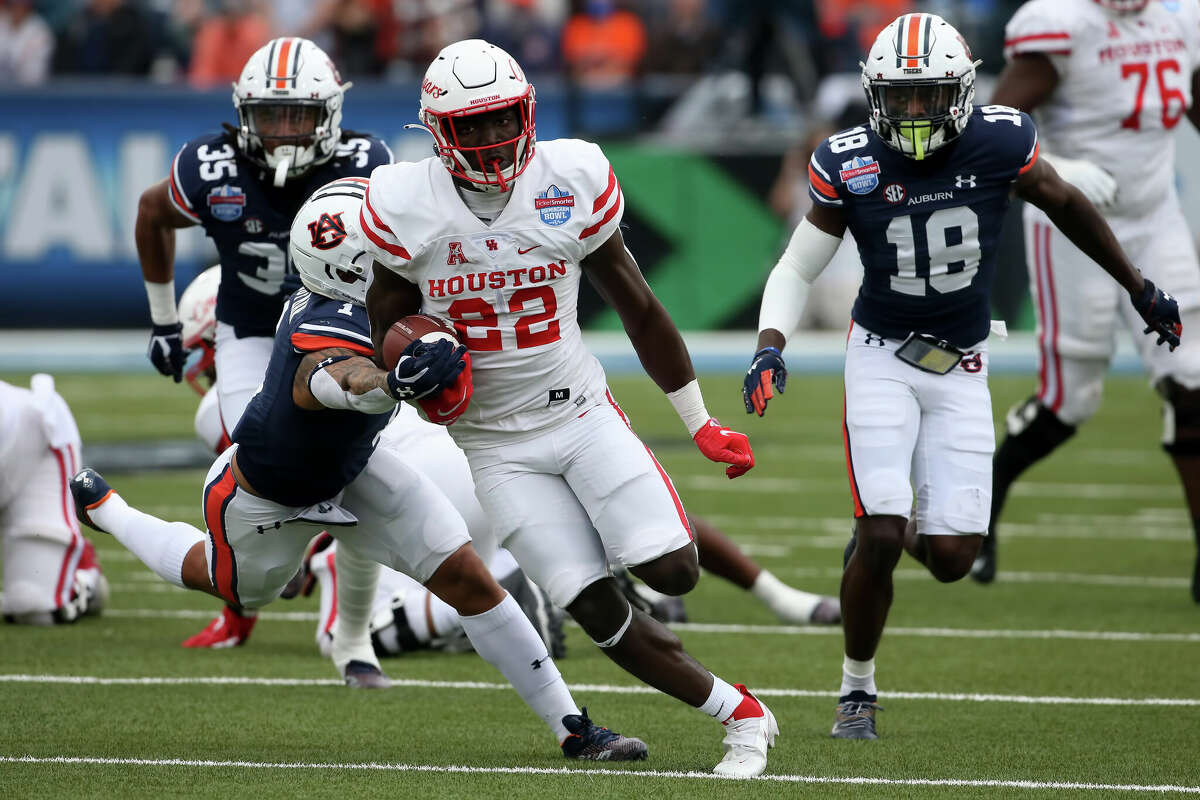 Houston Cougars running back Alton McCaskill (22) carries the ball during the TicketSmarter Birmingham Bowl between the Houston Cougars and the Auburn Tigers on December 28, 2021 at Protective Stadium in Birmingham, Alabama.
