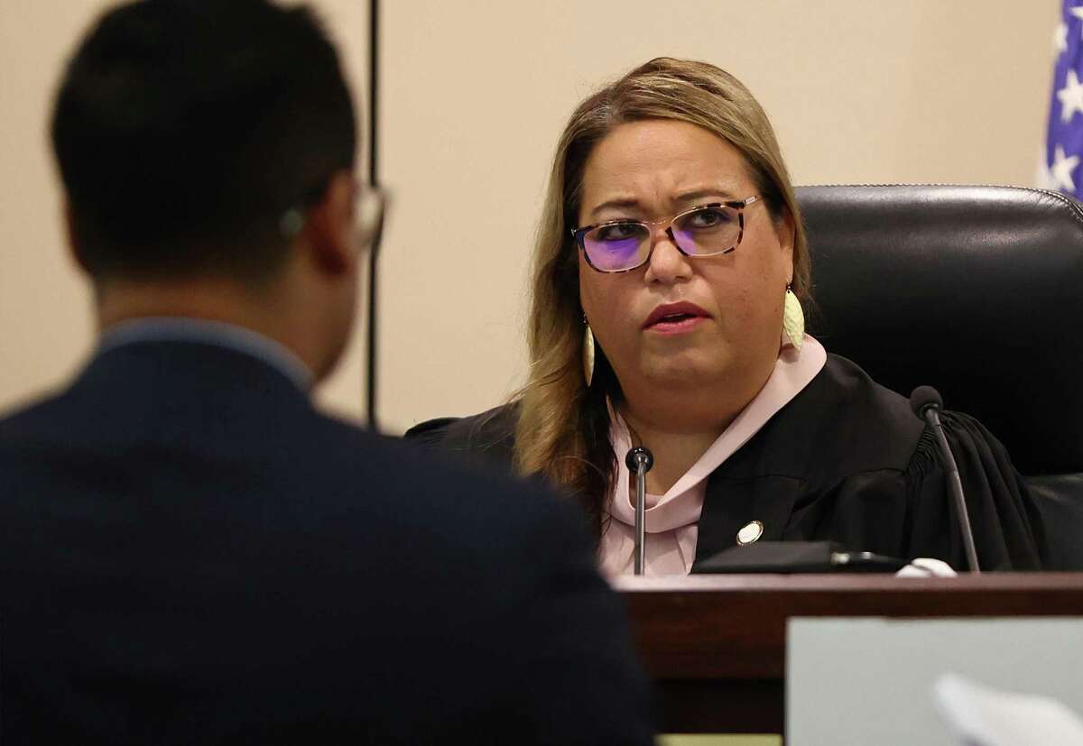 Judge Velia J. Meza confers with attorneys before closing arguments in the public corruption trial of former Constable Michelle Barrientes Vela on Thursday.